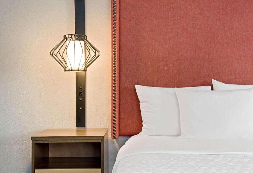 اتاق استاندارد با تخت بزرگ برای معلولان, La Quinta By Wyndham San Francisco Airport North   Free Airport Shuttle