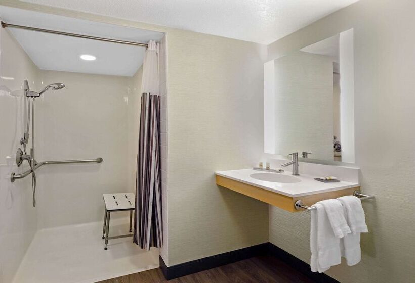 سوئیت برای معلولان, La Quinta By Wyndham San Francisco Airport North   Free Airport Shuttle