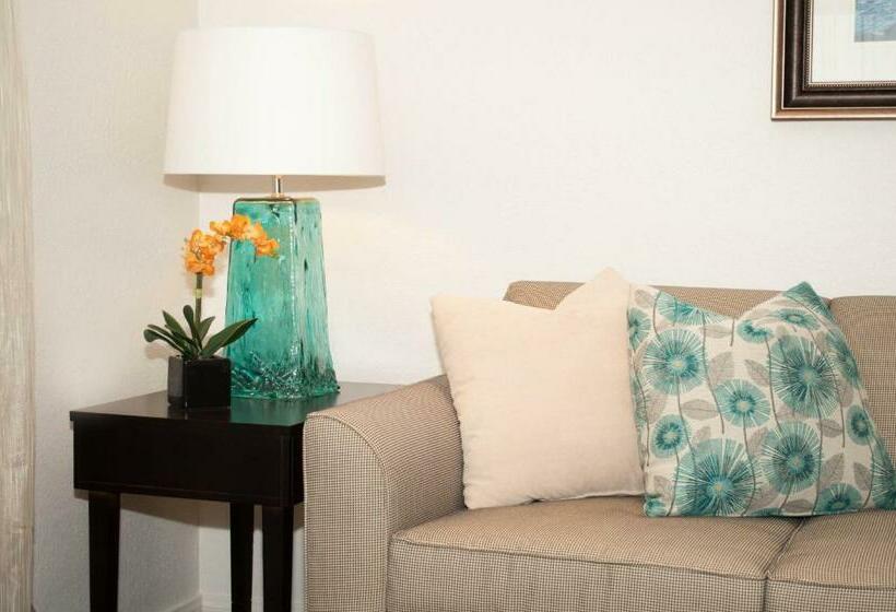 Студио Базик, Laguna Shores Studio Suites
