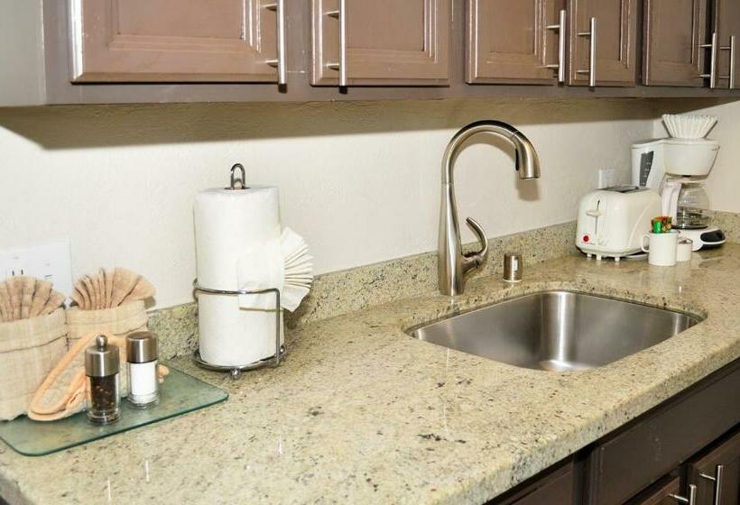 Студио Базик, Laguna Shores Studio Suites