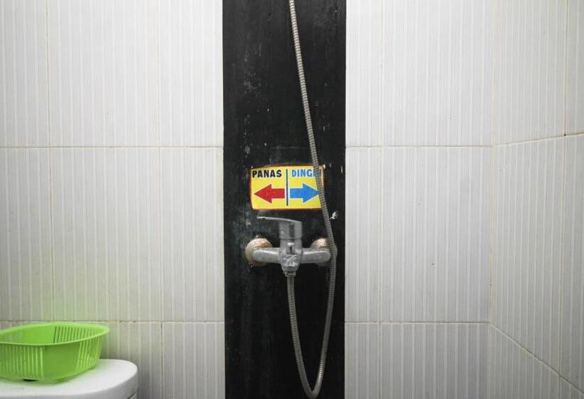 اتاق استاندارد, Capital O 2258 Santana Syariah Guest House