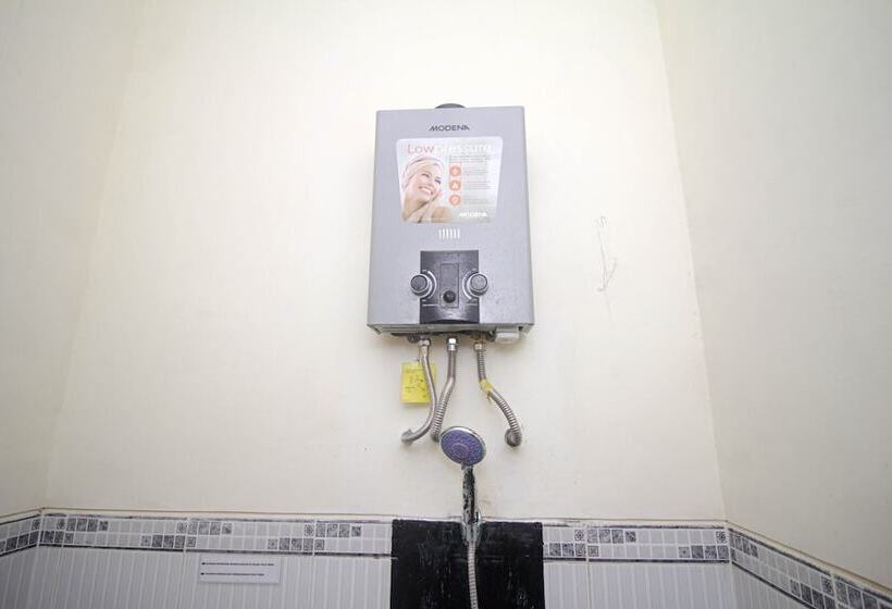 اتاق استاندارد, Capital O 2258 Santana Syariah Guest House