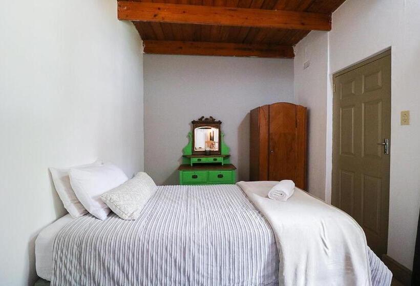 Quarto Estandar Individual, Swallows Nest