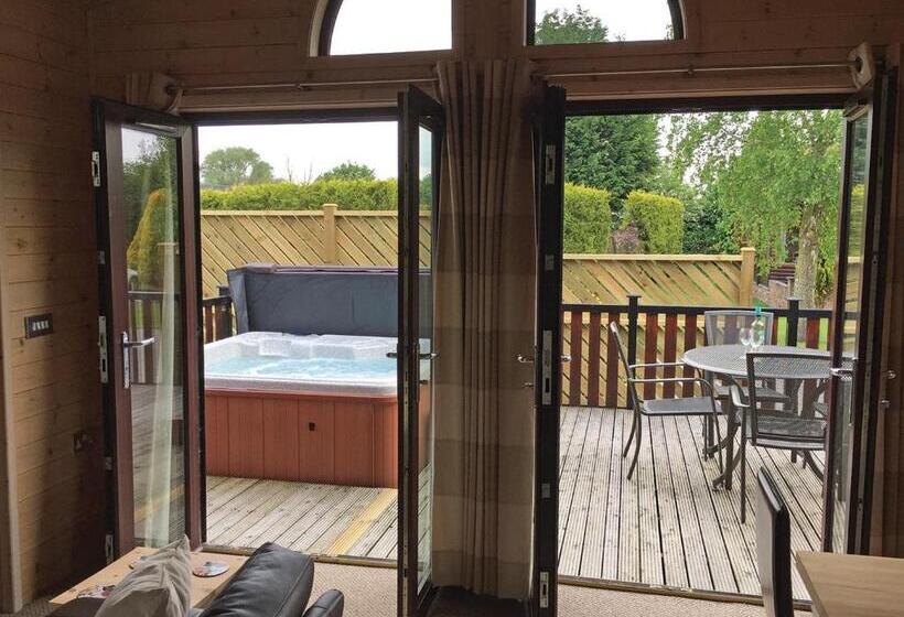 ２ベッドルームハウス, Hollybrook Lodges