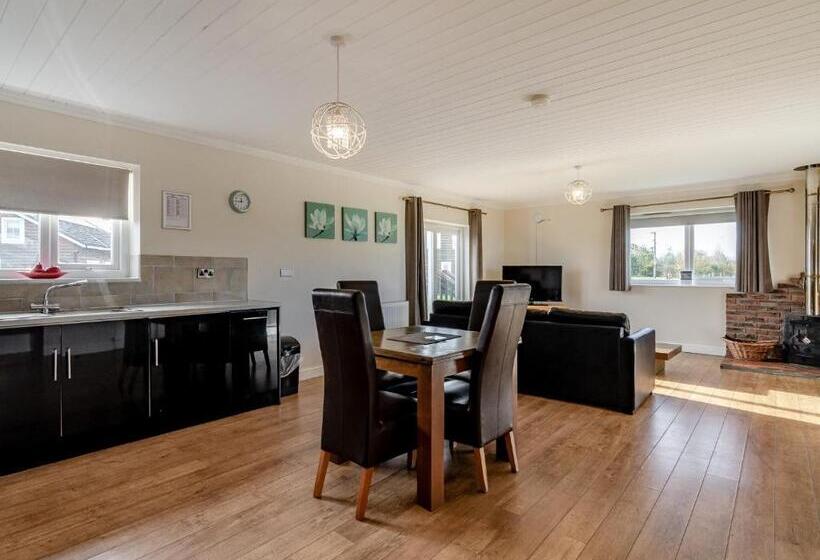 Шале 1 Спальня, Hornsea Lakeside Lodges