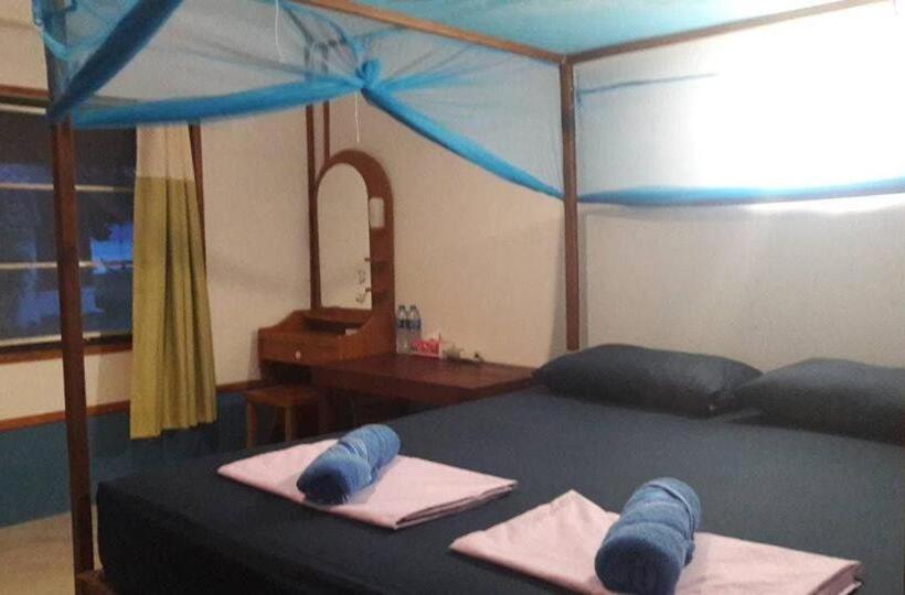 بنجلو قياسى, Koh Ngai Seafood