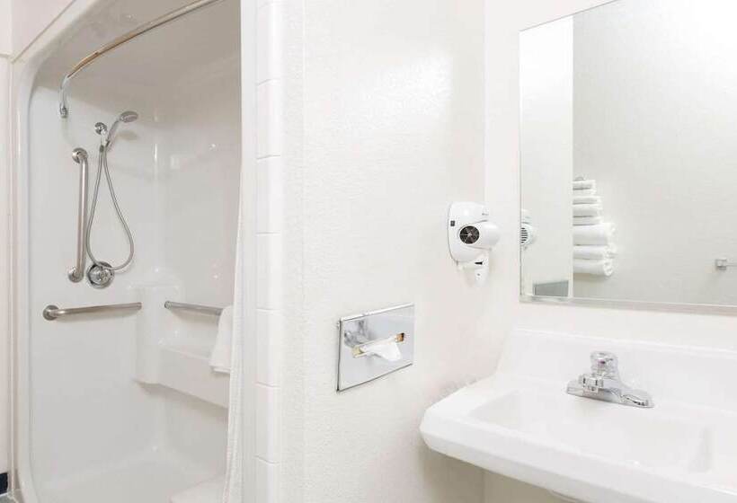 适合残疾人士使用的轻年套间, Baymont Inn & Suites By Wyndham Anchorage Airport