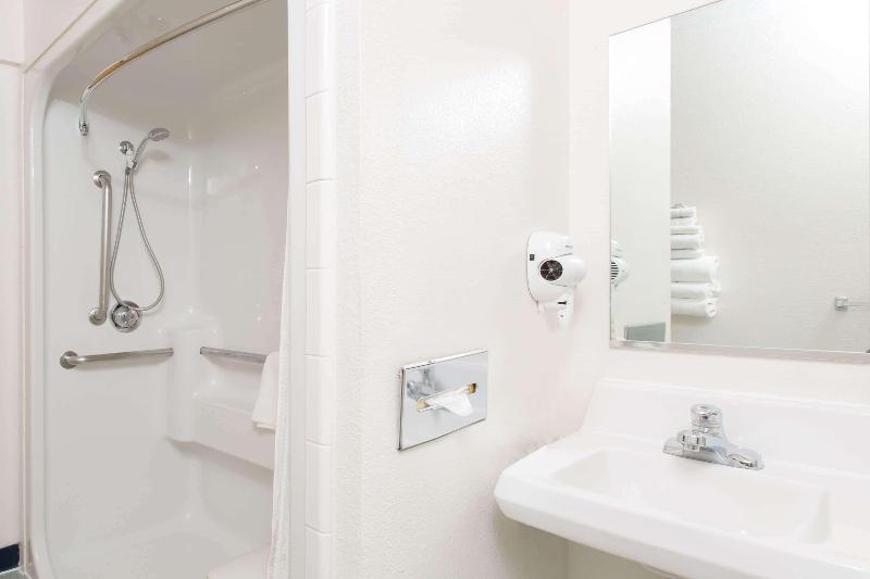 适合残疾人士使用的轻年套间, Baymont Inn & Suites By Wyndham Anchorage Airport