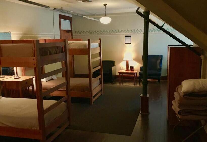 Кровать в Общей Комнате, Mcmenamins Edgefield