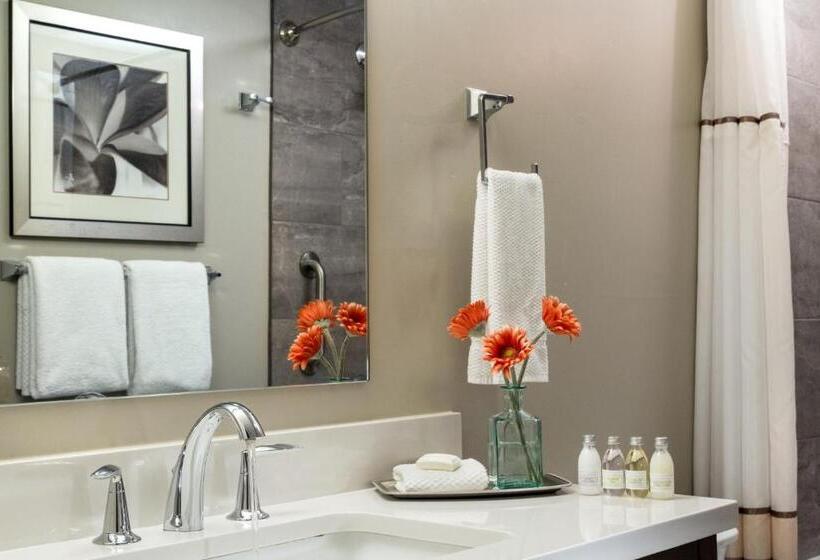 스위트, Meadowbrook Inn