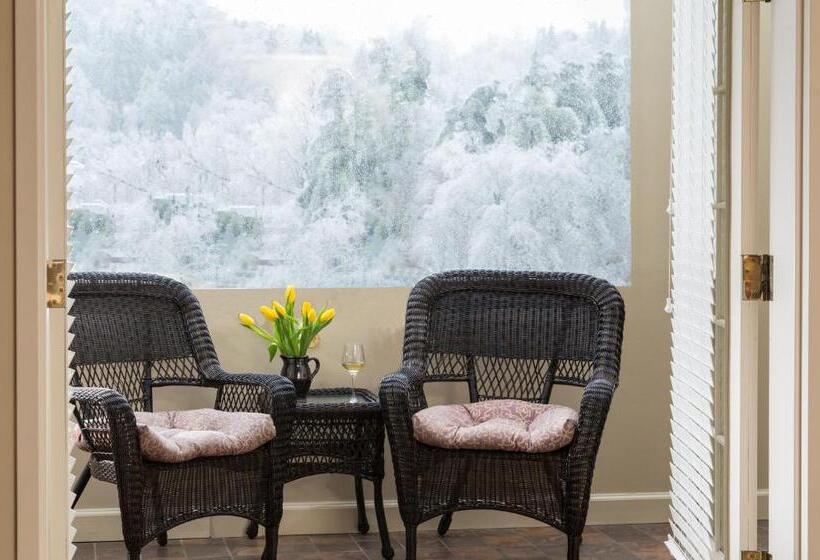 자쿠지 스위트, Meadowbrook Inn