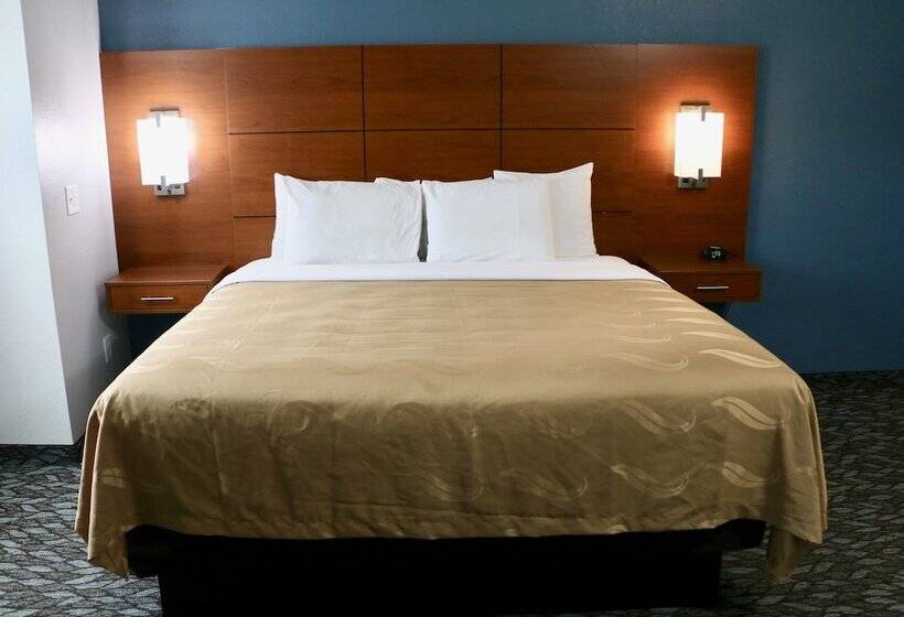 Люкс, Quality Inn & Suites Watertown Fort Drum