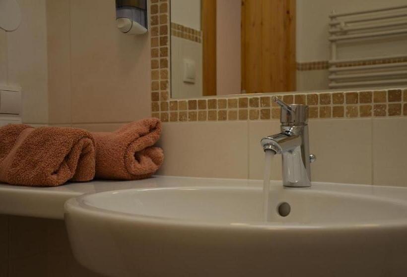 Quarto Estandar Individual, Andis Almdorf
