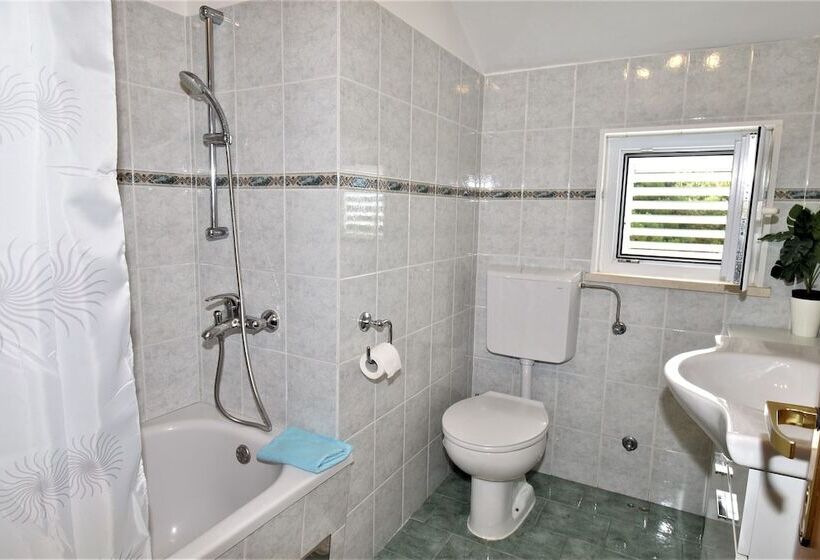 2 Bedroom Apartment Garden View, Guesthouse Kanjuo