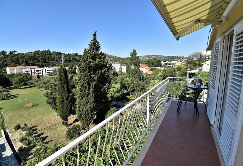 2 Bedroom Apartment Garden View, Guesthouse Kanjuo