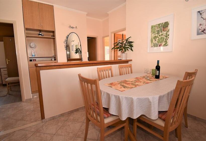 2 Bedroom Apartment Garden View, Guesthouse Kanjuo