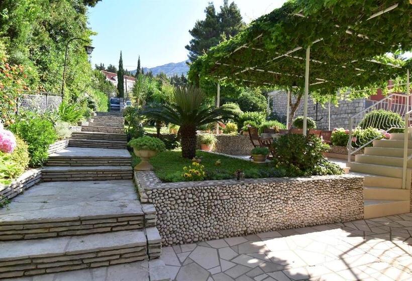 2 Bedroom Apartment Garden View, Guesthouse Kanjuo