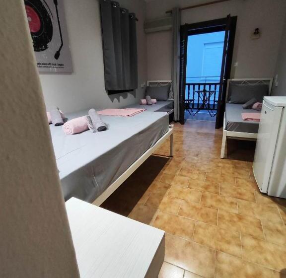 اتاق استاندارد چهارنفره با بالکن, Grecos Zero Skiathos