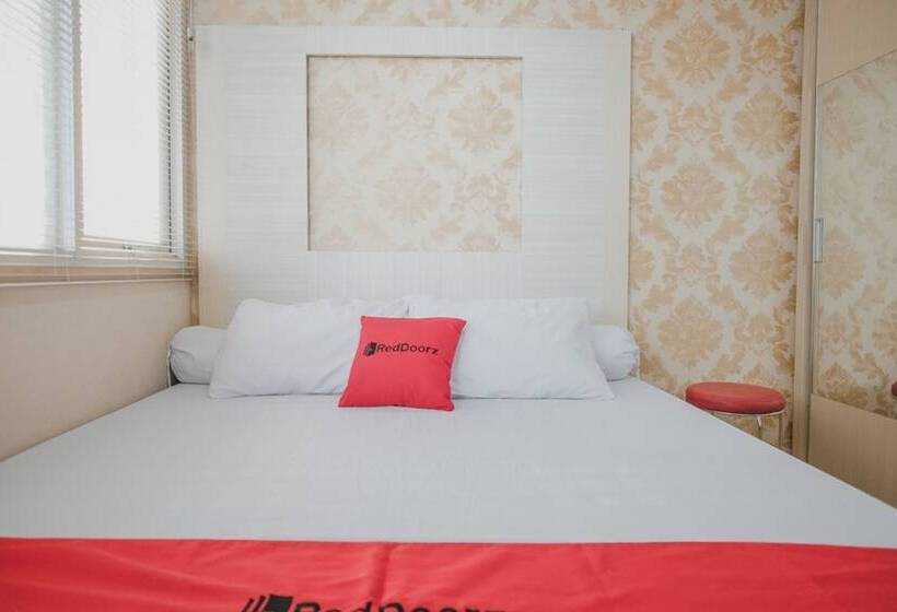 Номер Economy, Reddoorz Apartment @ Saladin Mansion Margonda