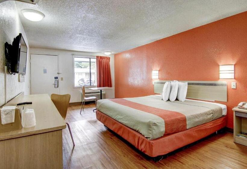 Номер Стандарт Кровать Кинг Адаптированный для Инвалидов, Motel 6 Union City, Ga  Atlanta Airport
