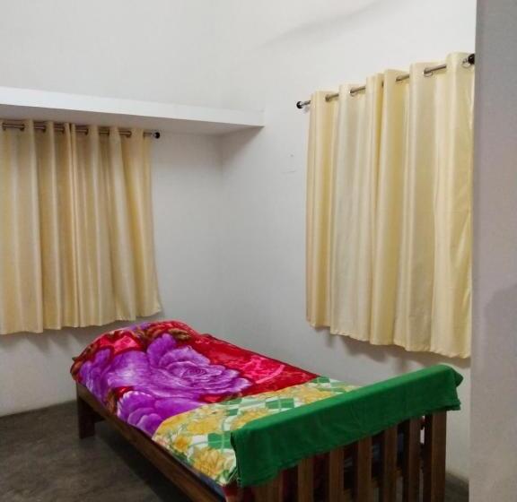 Quarto Estandar Individual, Mayurapriya Inn