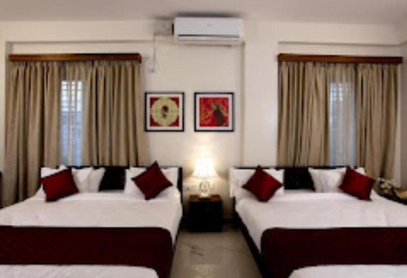 חדר דחוקס עם מיטת קינג, Crimson Lotus Bangalore