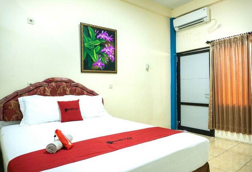 Номер Стандарт, Reddoorz Near H. Hasan Aroeboesman Airport