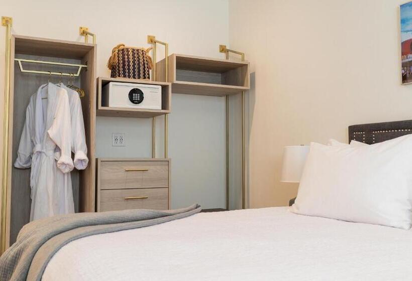 سوئیت پریمیوم, The Plaza Hotel   Milwaukee