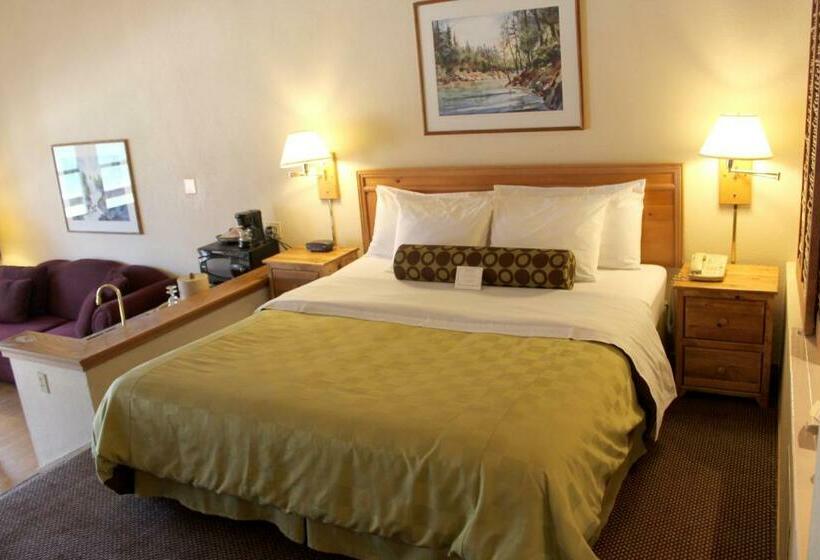 Люкс, The Pines Resort & Conference Center