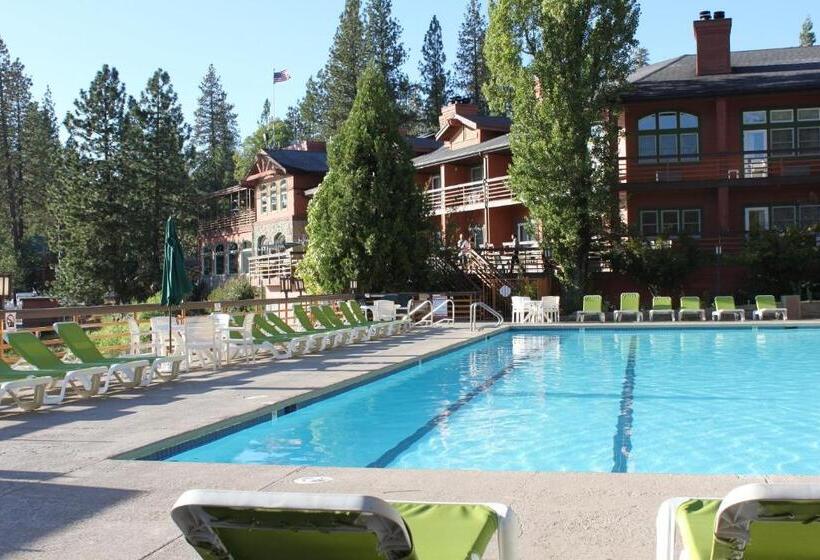 Люкс, The Pines Resort & Conference Center