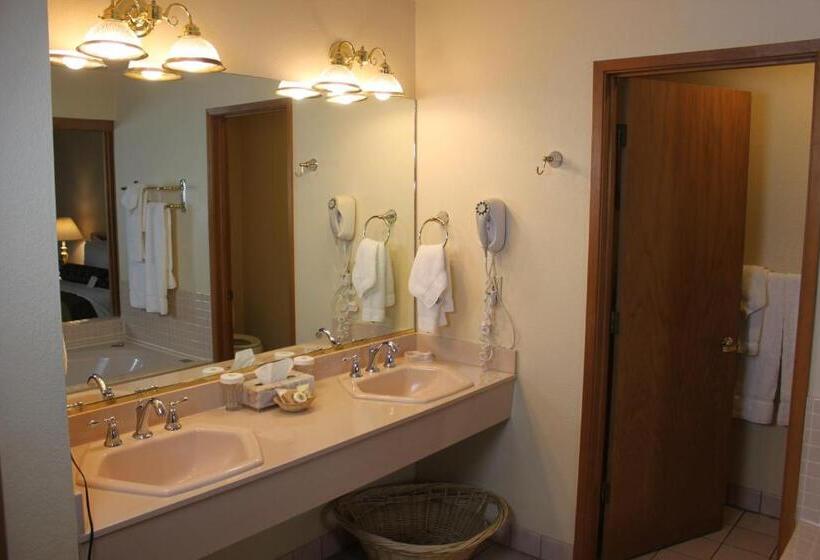 Люкс с гидромассажем, The Pines Resort & Conference Center