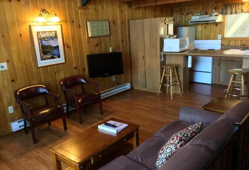 Номер Deluxe, The Pines Resort & Conference Center