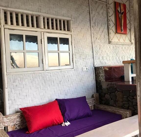 Бунгало Стандарт, Waenis Sunset View Hotel And Restaurant, Amed, Bali