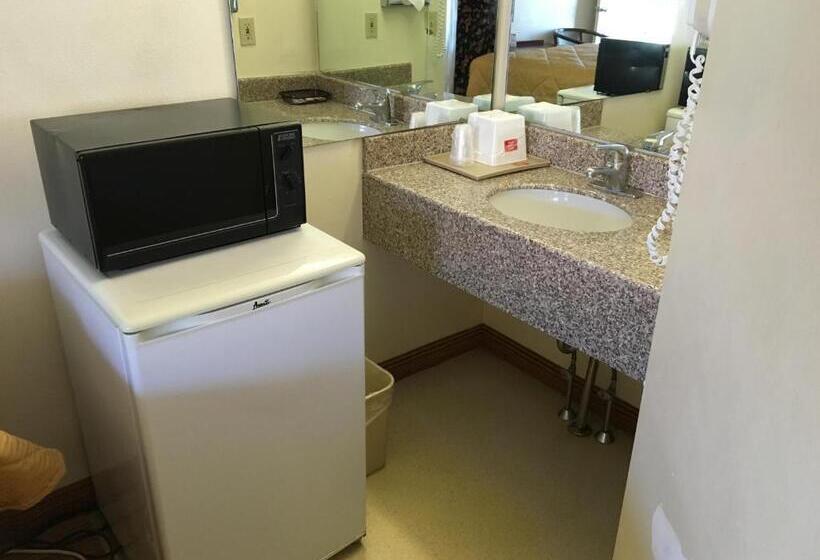 Номер Стандарт 2 Двуспальные Кровати, Red Carpet Inn  Gettysburg
