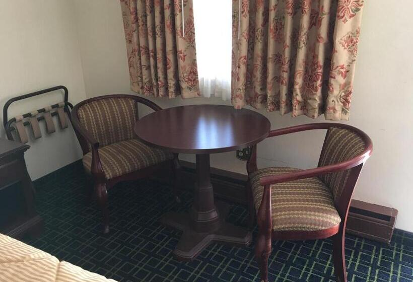 Номер Стандарт, Red Carpet Inn  Gettysburg