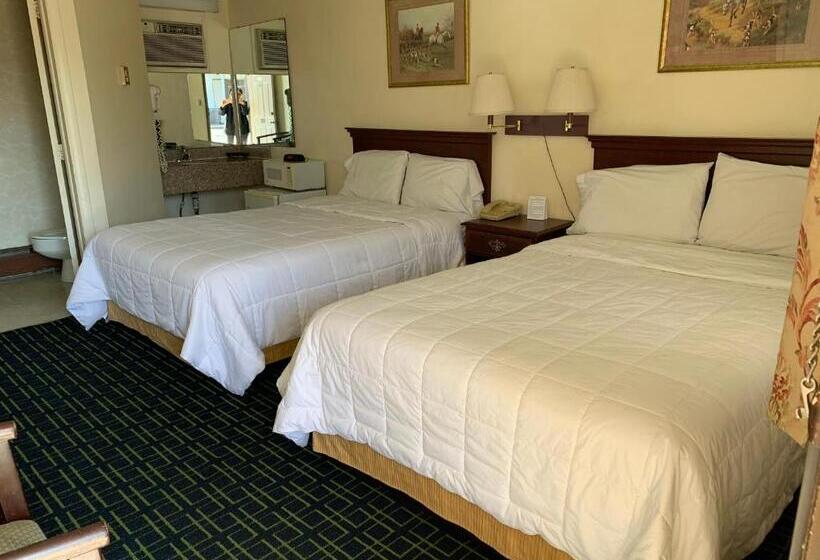 Номер Стандарт 2 Двуспальные Кровати, Red Carpet Inn  Gettysburg