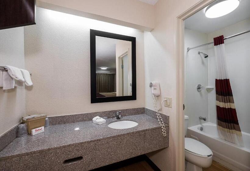 Номер Superior Кровать Кинг, Red Roof Inn Dayton  Fairborn/ Nutter Center