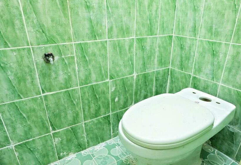 スタンダードルーム, Spot On 2742 R5 Homestay
