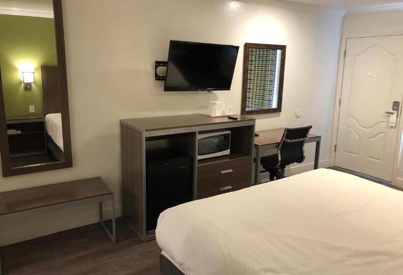 اتاق لوکس, Gilroy Inn
