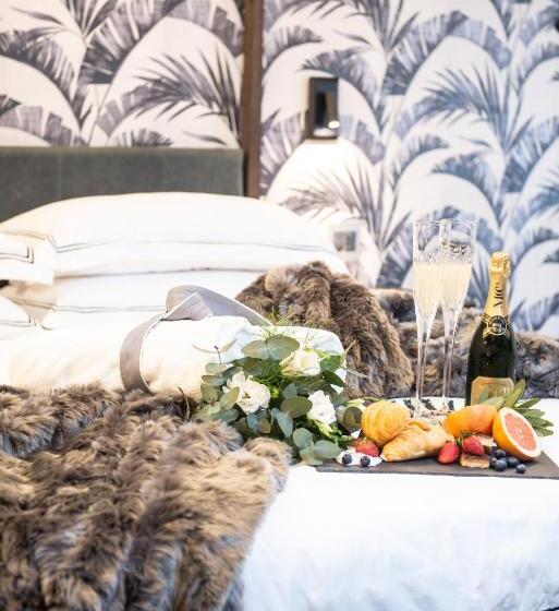 Полулюкс, The Feather Hill Boutique