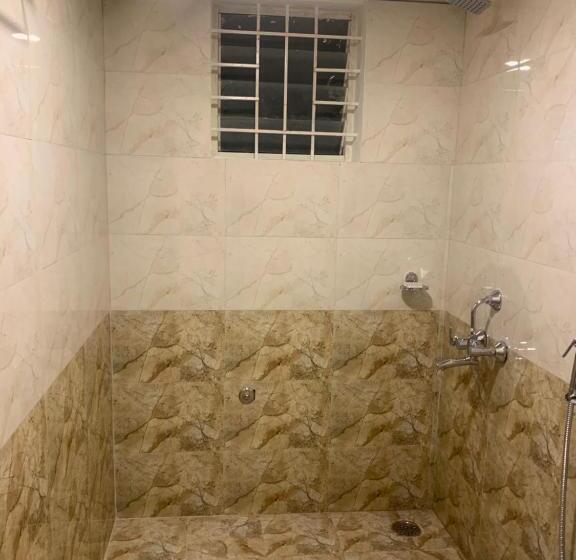 标准间, Airport City