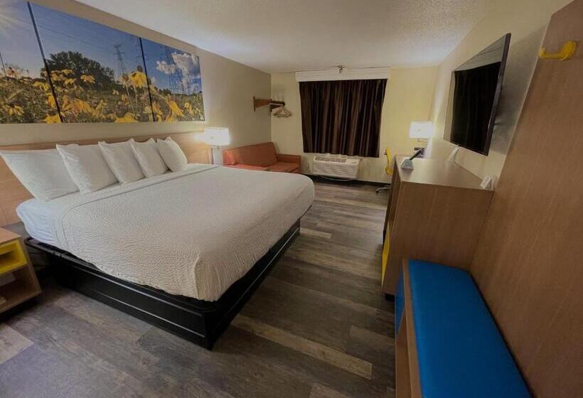 스탠다드 룸 킹사이즈 침대, Days Inn & Suites By Wyndham Kaukauna Wi
