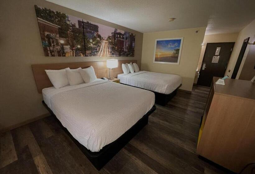 Номер Стандарт, Days Inn & Suites By Wyndham Kaukauna Wi
