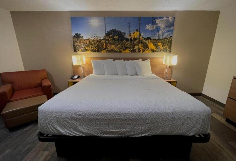스위트 킹사이즈 침대, Days Inn & Suites By Wyndham Kaukauna Wi