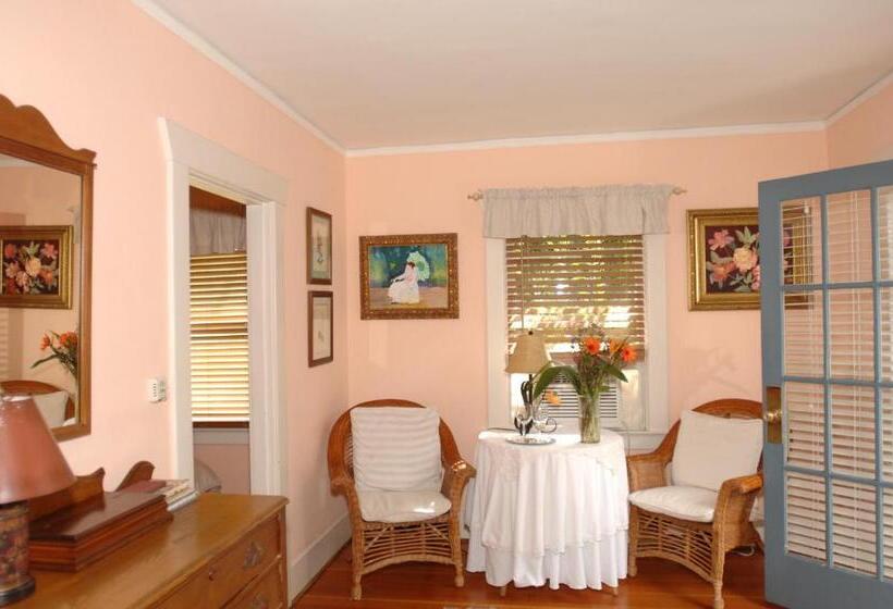 Люкс, Secret Garden Inn & Cottages