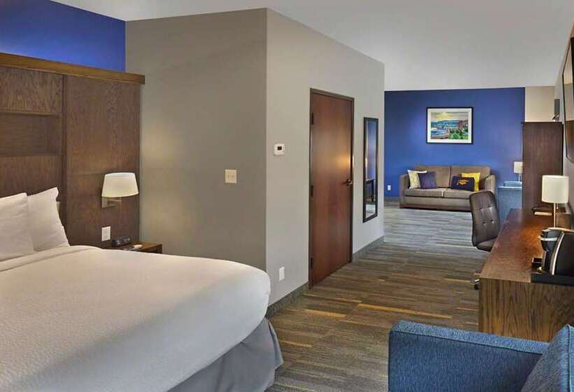 Студия Стандарт, Revel Hotel Des Moines Urbandale, Tapestry Collection By Hilton