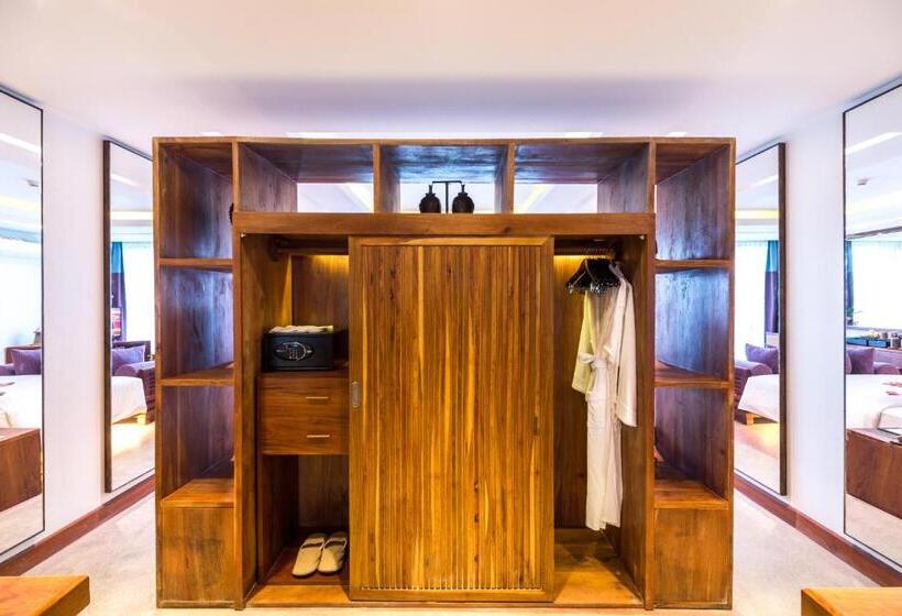 جناح ديلوكس, Golden Temple Boutique