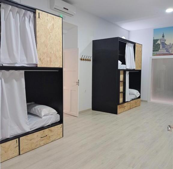 تختخواب در اتاق مشترک, Planeta Cadiz Hostel