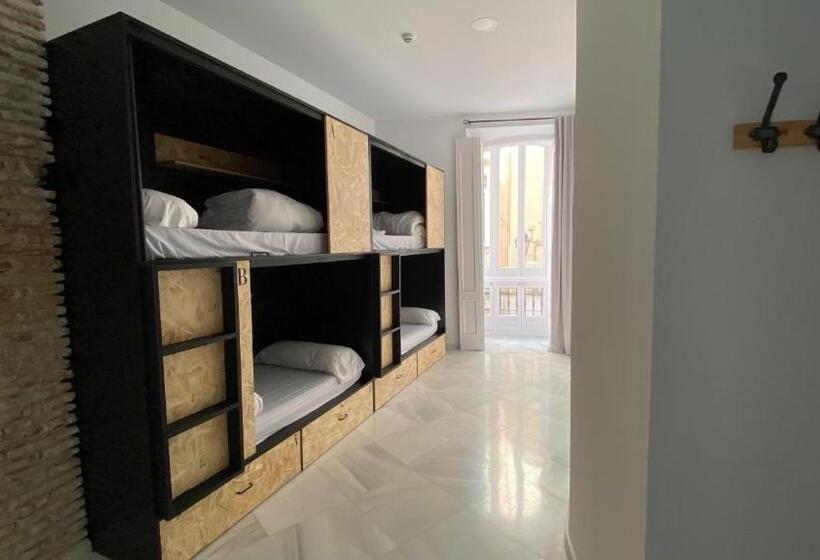 اتاق لوکس خانوادگی, Planeta Cadiz Hostel