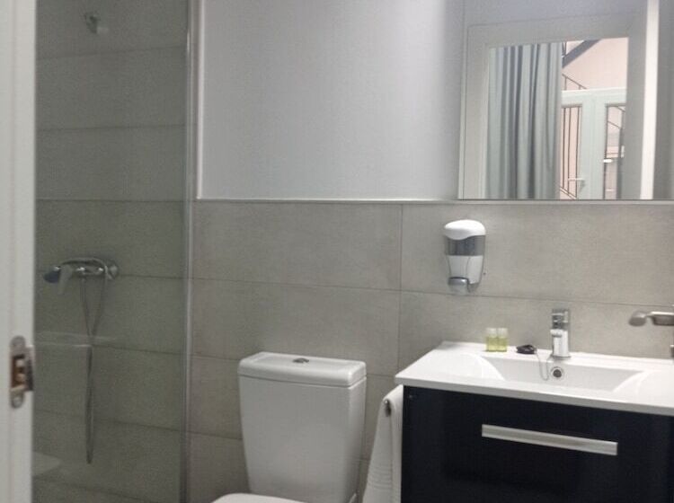 اتاق اکونومی, Planeta Cadiz Hostel